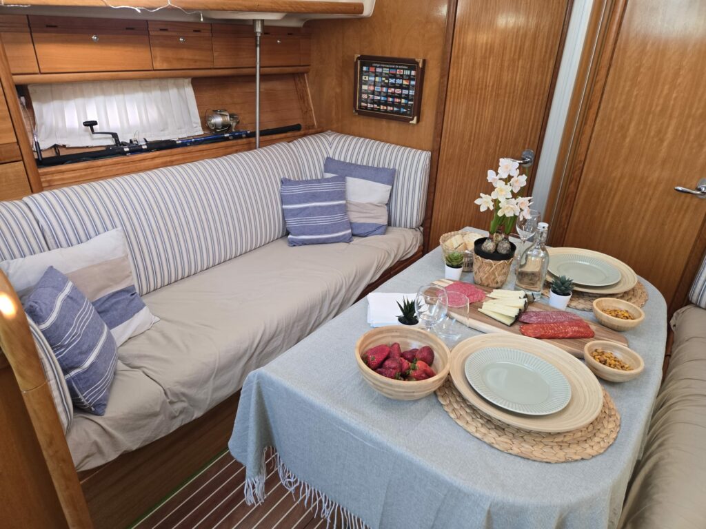 salón del Bavaria Cruiser 37